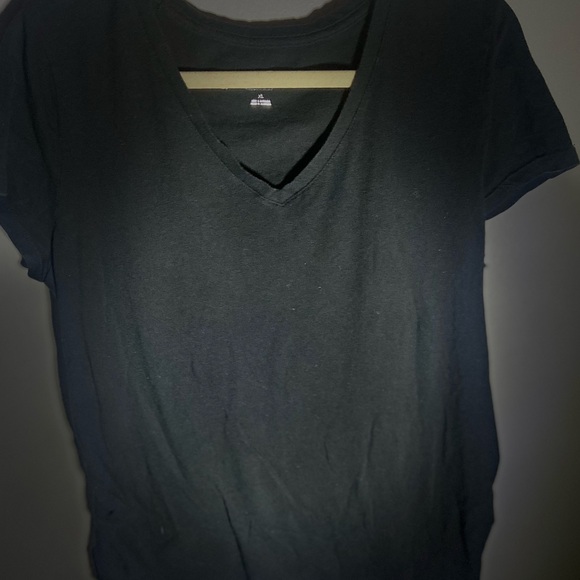 Isabel maternity basic black v neck tee - Picture 1 of 5